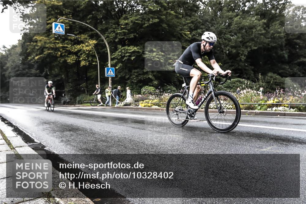 13.09.2026 - Stadtparktriathlon H.Heesch http://msf.ph/oto/10328402 13.09.2026 11:59:53 Radfahren 805, 895, 986, 1026 meine-sportfotos.de