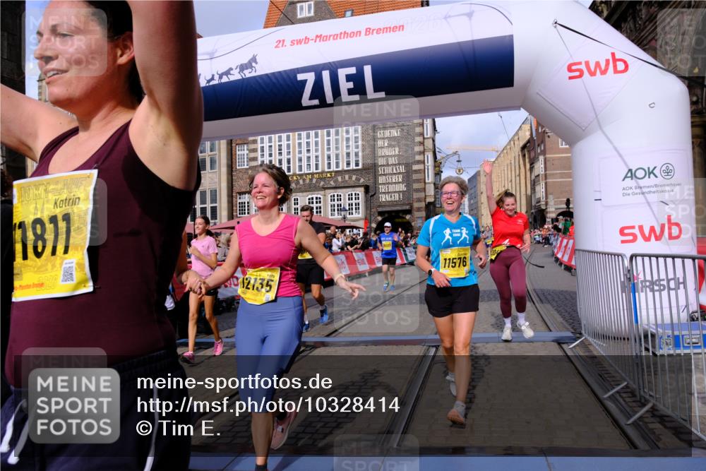 13.09.2026 - 21. swb-Marathon Bremen Tim E. http://msf.ph/oto/10328414 13.09.2026 11:02:30 Ziel 10153, 10154, 10173, 10274, 10331, 10338, 10439, 10473, 10500, 10617, 10636, 10738, 10803, 10885, 10915, 10924, 10943, 11249, 11505, 11576, 11811, 11853, 11886, 12016, 12042, 12094, 12134, 12135, 12145, 12360, 12437, 12506 meine-sportfotos.de