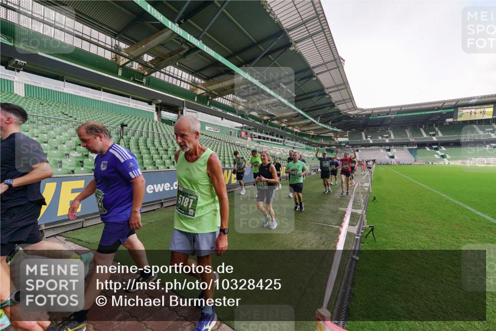 13.09.2026 - 21. swb-Marathon Bremen Michael Burmester http://msf.ph/oto/10328425 13.09.2026 13:34:14 Laufen im Stadion 155, 170, 193, 368, 428, 594, 679, 709, 765, 916, 1001, 1026, 1048, 1051, 1098, 1280, 1321, 1444, 1553, 1557, 1560, 1591, 1592, 1607, 1661, 1703, 1760, 1772, 1784, 1827, 1992, 1996, 2077, 2132, 2226, 2338, 2399, 2400, 2451, 2479, 2511, 2515, 2543, 2616, 2630, 2641, 2718, 2735, 2757, 2787, 2791, 2982, 3014, 3179, 3191, 3345, 3443, 3503, 3547, 3577, 3601, 3614, 3660, 3708, 3709, 3720, 3797, 3875, 3901, 3904, 3911, 3914, 3952, 4001, 4014, 4500, 4561, 5151 meine-sportfotos.de