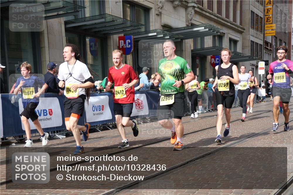 13.09.2026 - 21. swb-Marathon Bremen Strokosch-Dieckow http://msf.ph/oto/10328436 13.09.2026 11:01:54 Ziel 10153, 10154, 10173, 10257, 10273, 10274, 10278, 10331, 10338, 10439, 10473, 10500, 10617, 10636, 10738, 10803, 10885, 10915, 10924, 10943, 11249, 11436, 11505, 11576, 11811, 11853, 11886, 12016, 12042, 12094, 12134, 12135, 12145, 12360, 12437, 12506, 10251, 10257, 10332, 10409, 10444, 10497, 10817, 11075, 11115, 11150, 11268, 11305, 11369, 11412, 11413, 11436, 11479, 11486, 11668, 11747, 11859, 11985, 11986, 12095, 12379, 12412, 12466 meine-sportfotos.de