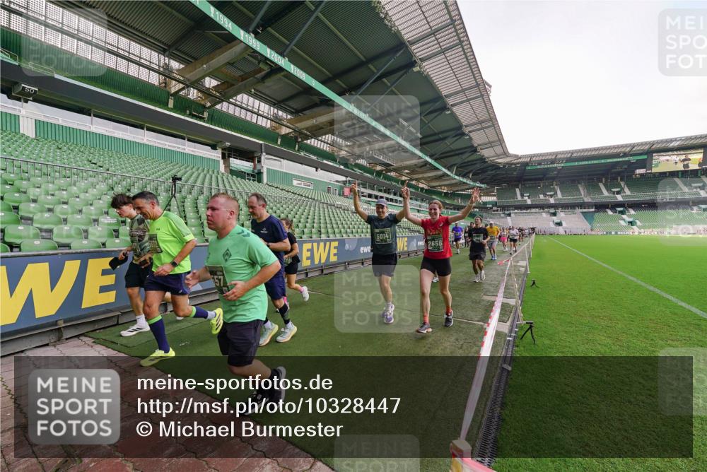 13.09.2026 - 21. swb-Marathon Bremen Michael Burmester http://msf.ph/oto/10328447 13.09.2026 13:34:16 Laufen im Stadion 155, 170, 193, 368, 428, 594, 679, 709, 765, 916, 1001, 1026, 1048, 1051, 1098, 1280, 1321, 1396, 1444, 1553, 1557, 1560, 1591, 1592, 1607, 1661, 1703, 1760, 1772, 1784, 1827, 1992, 1996, 2077, 2132, 2226, 2338, 2399, 2400, 2451, 2479, 2511, 2515, 2543, 2616, 2630, 2641, 2718, 2735, 2757, 2787, 2791, 2982, 3014, 3179, 3191, 3345, 3443, 3503, 3547, 3577, 3601, 3614, 3660, 3708, 3709, 3720, 3797, 3875, 3901, 3904, 3911, 3914, 3952, 4001, 4014, 4500, 4546, 4561, 5151 meine-sportfotos.de