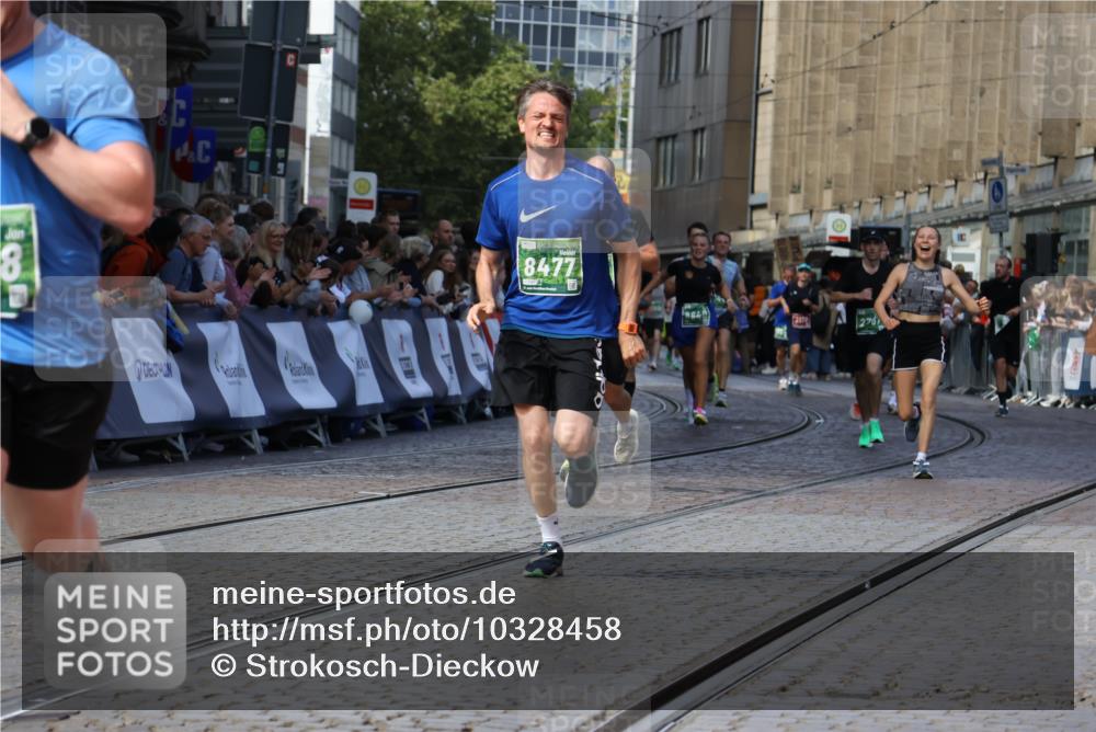 13.09.2026 - 21. swb-Marathon Bremen Strokosch-Dieckow http://msf.ph/oto/10328458 13.09.2026 13:13:26 Ziel 280, 313, 621, 868, 987, 1207, 2498, 2559, 2801, 2858, 3566, 3625, 4582, 5345, 5379, 5769, 6349, 7874, 8291, 8419, 8464, 9092, 9217, 13140, 779, 2401, 2767, 2882, 7493, 8477, 8840, 9442, 13099 meine-sportfotos.de