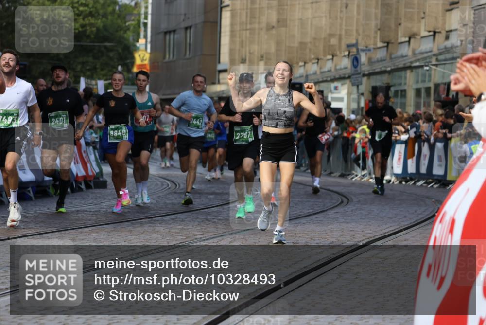 13.09.2026 - 21. swb-Marathon Bremen Strokosch-Dieckow http://msf.ph/oto/10328493 13.09.2026 13:13:28 Ziel 280, 313, 621, 868, 987, 1207, 2498, 2559, 2858, 2962, 3566, 3625, 4582, 5345, 5769, 6038, 6349, 7874, 8197, 8291, 8419, 8464, 9092, 9217, 13140, 2401, 2767, 2882, 3413, 7493, 7707, 8840, 9442, 13099 meine-sportfotos.de
