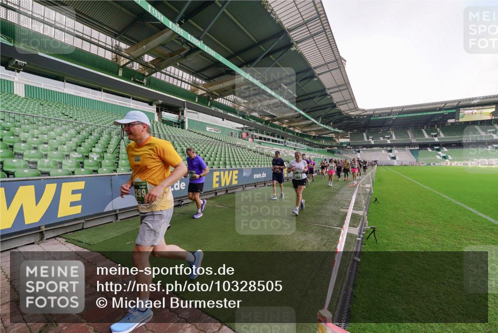 13.09.2026 - 21. swb-Marathon Bremen Michael Burmester http://msf.ph/oto/10328505 13.09.2026 13:34:22 Laufen im Stadion 155, 170, 193, 368, 428, 496, 594, 679, 709, 765, 916, 1001, 1026, 1048, 1051, 1098, 1280, 1321, 1396, 1444, 1553, 1557, 1560, 1607, 1661, 1703, 1760, 1772, 1784, 1827, 1965, 1992, 1996, 2077, 2132, 2226, 2335, 2338, 2399, 2400, 2451, 2479, 2511, 2515, 2543, 2641, 2718, 2735, 2757, 2787, 2791, 2982, 3179, 3191, 3345, 3443, 3503, 3547, 3577, 3601, 3614, 3660, 3708, 3709, 3720, 3797, 3875, 3904, 3911, 3914, 3952, 4001, 4014, 4500, 4546, 4561, 5151 meine-sportfotos.de