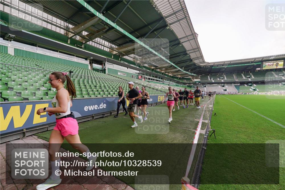 13.09.2026 - 21. swb-Marathon Bremen Michael Burmester http://msf.ph/oto/10328539 13.09.2026 13:34:28 Laufen im Stadion 155, 170, 193, 368, 428, 462, 496, 594, 679, 709, 765, 916, 1001, 1026, 1048, 1051, 1098, 1280, 1321, 1396, 1444, 1553, 1557, 1560, 1607, 1661, 1703, 1760, 1772, 1784, 1827, 1965, 1992, 1996, 2077, 2132, 2226, 2335, 2338, 2399, 2400, 2451, 2479, 2511, 2515, 2543, 2641, 2718, 2735, 2757, 2787, 2791, 2894, 2982, 3179, 3191, 3345, 3443, 3503, 3547, 3577, 3601, 3614, 3660, 3708, 3709, 3720, 3797, 3875, 3904, 3911, 3914, 3952, 4001, 4014, 4500, 4546, 4561, 5151 meine-sportfotos.de