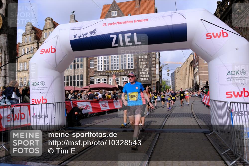 13.09.2026 - 21. swb-Marathon Bremen Tim E. http://msf.ph/oto/10328543 13.09.2026 11:02:34 Ziel 10153, 10154, 10173, 10273, 10274, 10278, 10331, 10338, 10439, 10473, 10636, 10738, 10885, 10915, 10943, 11249, 11505, 11576, 11811, 11853, 11886, 12042, 12094, 12134, 12135, 12437 meine-sportfotos.de