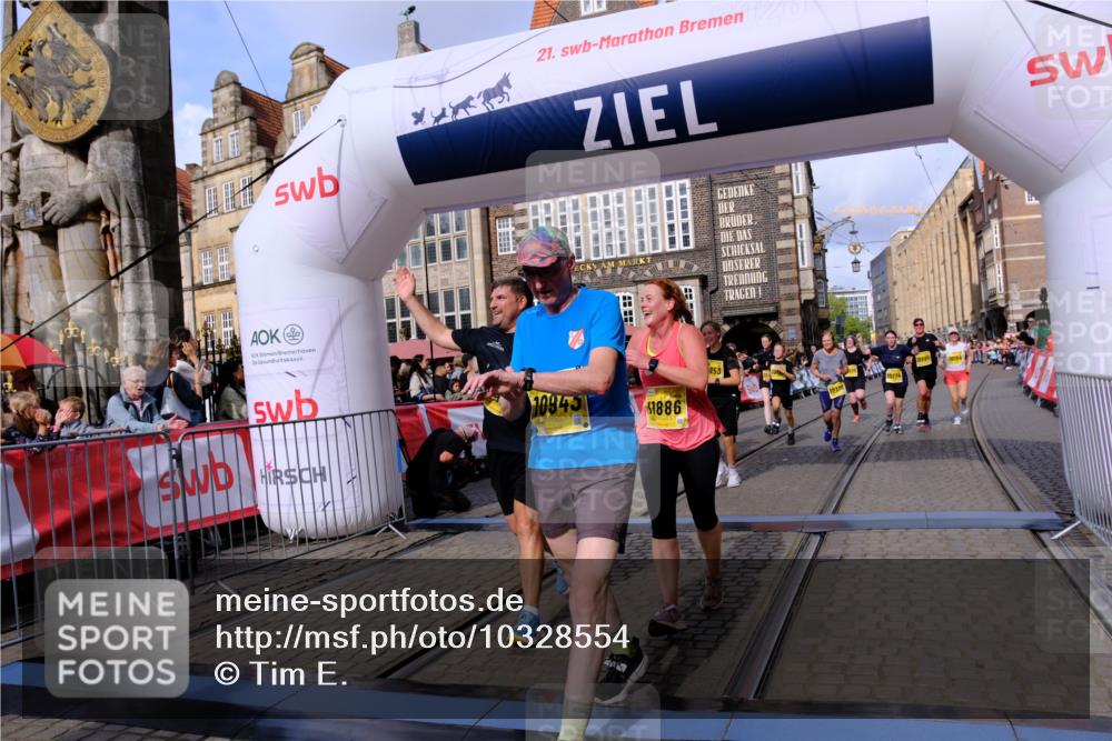 13.09.2026 - 21. swb-Marathon Bremen Tim E. http://msf.ph/oto/10328554 13.09.2026 11:02:36 Ziel 10153, 10154, 10173, 10273, 10274, 10278, 10331, 10338, 10439, 10473, 10636, 10738, 10885, 10915, 10943, 11249, 11505, 11576, 11811, 11853, 11886, 12042, 12094, 12134, 12135, 12437 meine-sportfotos.de