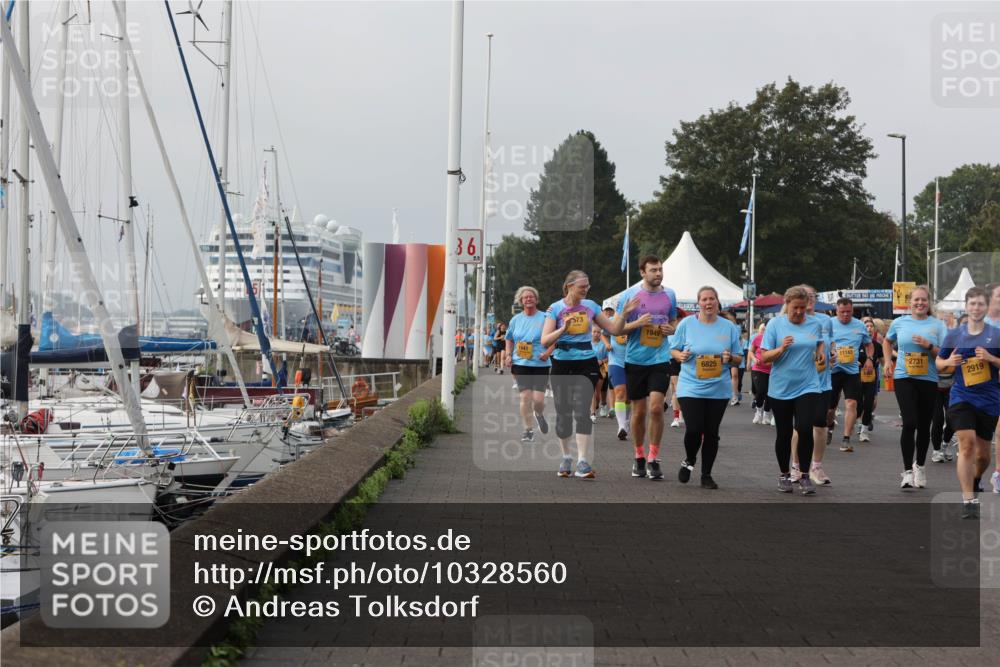 13.09.2026 - Kiel Lauf Andreas Tolksdorf http://msf.ph/oto/10328560 13.09.2026 09:29:38 Kiellinie 36, 573, 1949, 11143, 6825, 2731, 2919 meine-sportfotos.de