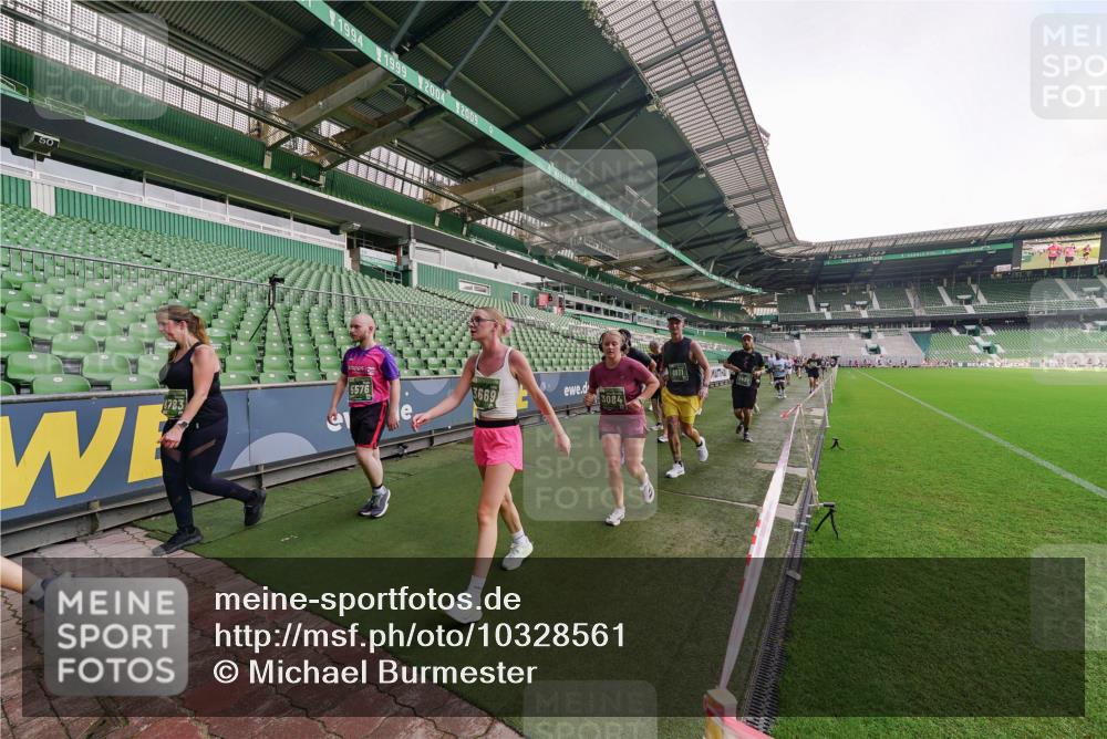 13.09.2026 - 21. swb-Marathon Bremen Michael Burmester http://msf.ph/oto/10328561 13.09.2026 13:34:30 Laufen im Stadion 155, 170, 193, 368, 428, 462, 496, 594, 679, 709, 765, 916, 1001, 1026, 1048, 1051, 1098, 1280, 1321, 1396, 1444, 1553, 1557, 1560, 1607, 1661, 1703, 1760, 1772, 1784, 1827, 1965, 1992, 1996, 2077, 2132, 2226, 2335, 2338, 2399, 2400, 2451, 2479, 2511, 2515, 2543, 2641, 2718, 2735, 2757, 2787, 2791, 2894, 2982, 3179, 3191, 3345, 3406, 3443, 3503, 3547, 3577, 3614, 3660, 3708, 3709, 3720, 3797, 3875, 3904, 3911, 3914, 3952, 4001, 4014, 4500, 4546, 4561, 5151 meine-sportfotos.de
