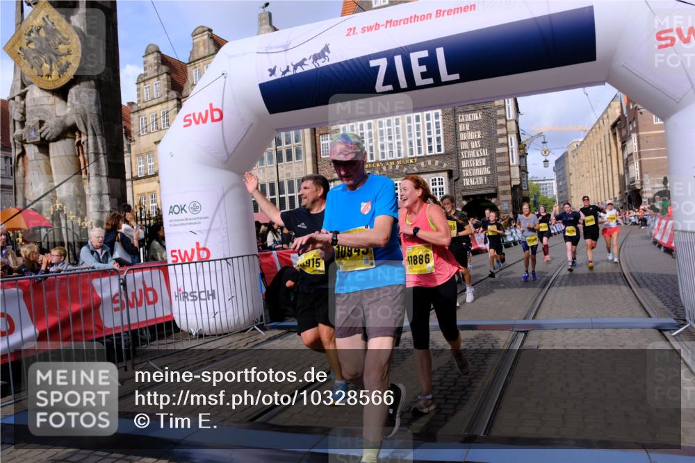 13.09.2026 - 21. swb-Marathon Bremen Tim E. http://msf.ph/oto/10328566 13.09.2026 11:02:36 Ziel 10153, 10154, 10173, 10273, 10274, 10278, 10331, 10338, 10439, 10473, 10636, 10738, 10885, 10915, 10943, 11249, 11505, 11576, 11811, 11853, 11886, 12042, 12094, 12134, 12135, 12437 meine-sportfotos.de