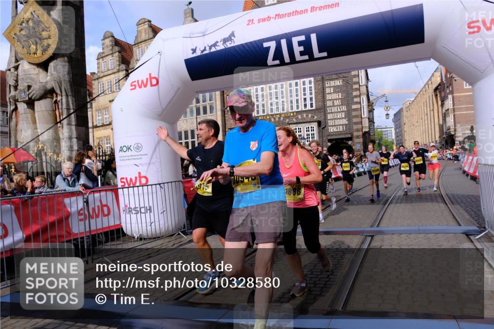 13.09.2026 - 21. swb-Marathon Bremen Tim E. http://msf.ph/oto/10328580 13.09.2026 11:02:36 Ziel 10153, 10154, 10173, 10273, 10274, 10278, 10331, 10338, 10439, 10473, 10636, 10738, 10885, 10915, 10943, 11249, 11505, 11576, 11811, 11853, 11886, 12042, 12094, 12134, 12135, 12437 meine-sportfotos.de