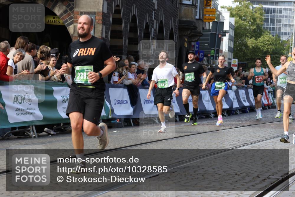 13.09.2026 - 21. swb-Marathon Bremen Strokosch-Dieckow http://msf.ph/oto/10328585 13.09.2026 13:13:30 Ziel 280, 313, 621, 868, 987, 1207, 2498, 2559, 2962, 3566, 3625, 4582, 5345, 5769, 6038, 6349, 6394, 7874, 8197, 8291, 8419, 8464, 9092, 9217, 2401, 2767, 3413, 7493, 7707, 8840, 9442, 9884, 13099 meine-sportfotos.de