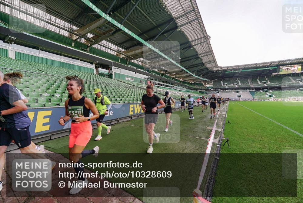 13.09.2026 - 21. swb-Marathon Bremen Michael Burmester http://msf.ph/oto/10328609 13.09.2026 13:34:35 Laufen im Stadion 155, 170, 193, 368, 428, 462, 496, 594, 679, 709, 765, 916, 1001, 1026, 1048, 1051, 1098, 1280, 1321, 1396, 1444, 1553, 1557, 1560, 1607, 1661, 1703, 1760, 1772, 1784, 1827, 1965, 1992, 1996, 2132, 2226, 2335, 2338, 2399, 2400, 2451, 2479, 2511, 2515, 2543, 2641, 2650, 2718, 2735, 2757, 2787, 2791, 2894, 2982, 3179, 3191, 3345, 3406, 3443, 3503, 3547, 3577, 3614, 3660, 3708, 3709, 3720, 3797, 3875, 3904, 3911, 3914, 3952, 4001, 4014, 4500, 4546, 4561, 4967, 5151 meine-sportfotos.de
