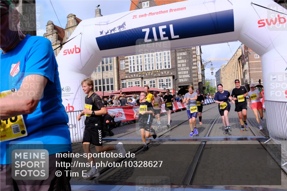 13.09.2026 - 21. swb-Marathon Bremen Tim E. http://msf.ph/oto/10328627 13.09.2026 11:02:37 Ziel 10153, 10154, 10173, 10273, 10274, 10278, 10331, 10338, 10439, 10636, 10738, 10885, 10915, 10943, 11249, 11505, 11576, 11811, 11853, 11886, 12042, 12094, 12134, 12135, 12169, 12437 meine-sportfotos.de