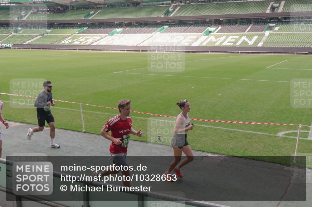 13.09.2026 - 21. swb-Marathon Bremen Michael Burmester http://msf.ph/oto/10328653 13.09.2026 12:58:57 Laufen im Stadion 141, 148, 191, 226, 232, 334, 511, 672, 745, 789, 790, 909, 972, 1080, 1119, 1166, 1191, 1199, 1281, 1516, 1535, 1642, 1647, 1752, 1881, 1931, 1933, 2046, 2210, 2289, 2343, 2367, 2371, 2397, 2423, 2425, 2570, 2577, 2771, 2806, 2807, 2827, 2885, 2899, 2903, 2953, 2961, 2979, 3015, 3021, 3098, 3120, 3124, 3138, 3148, 3182, 3186, 3190, 3233, 3319, 3338, 3435, 3516, 3531, 3534, 3560, 3652, 3655, 3685, 3695, 3933, 3934, 4120, 205 meine-sportfotos.de