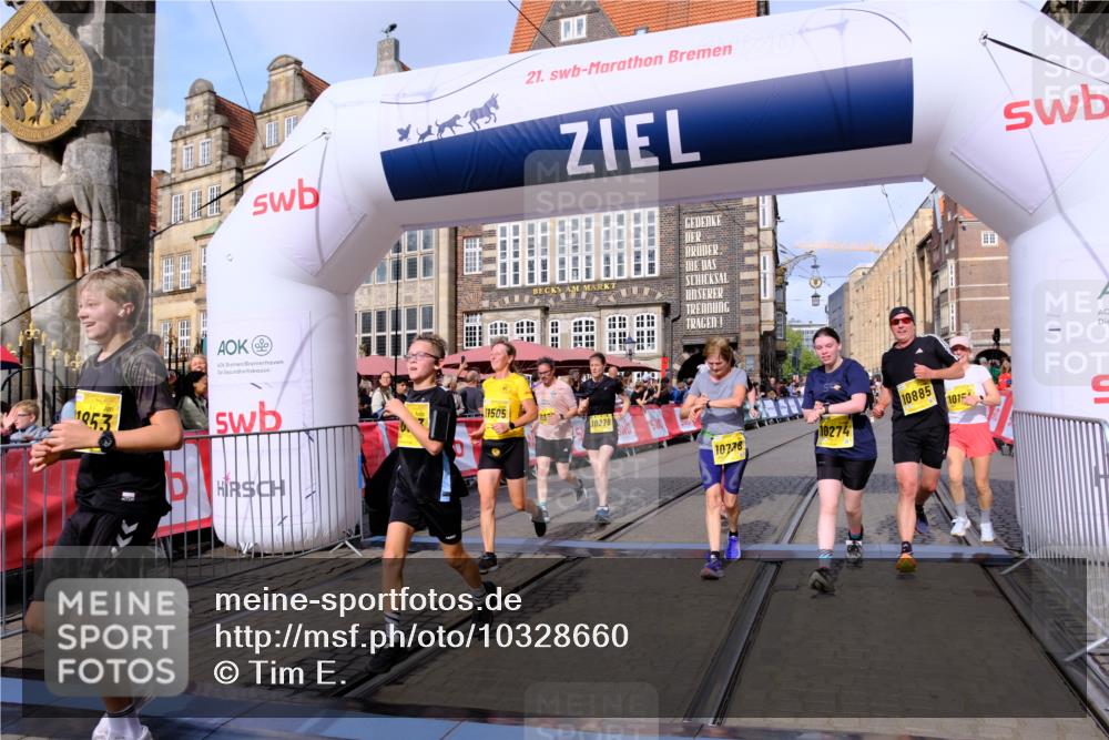 13.09.2026 - 21. swb-Marathon Bremen Tim E. http://msf.ph/oto/10328660 13.09.2026 11:02:38 Ziel 10153, 10154, 10173, 10273, 10274, 10278, 10331, 10338, 10439, 10636, 10738, 10885, 10915, 10943, 11137, 11249, 11505, 11576, 11811, 11853, 11886, 11890, 12042, 12094, 12134, 12135, 12169, 12437 meine-sportfotos.de