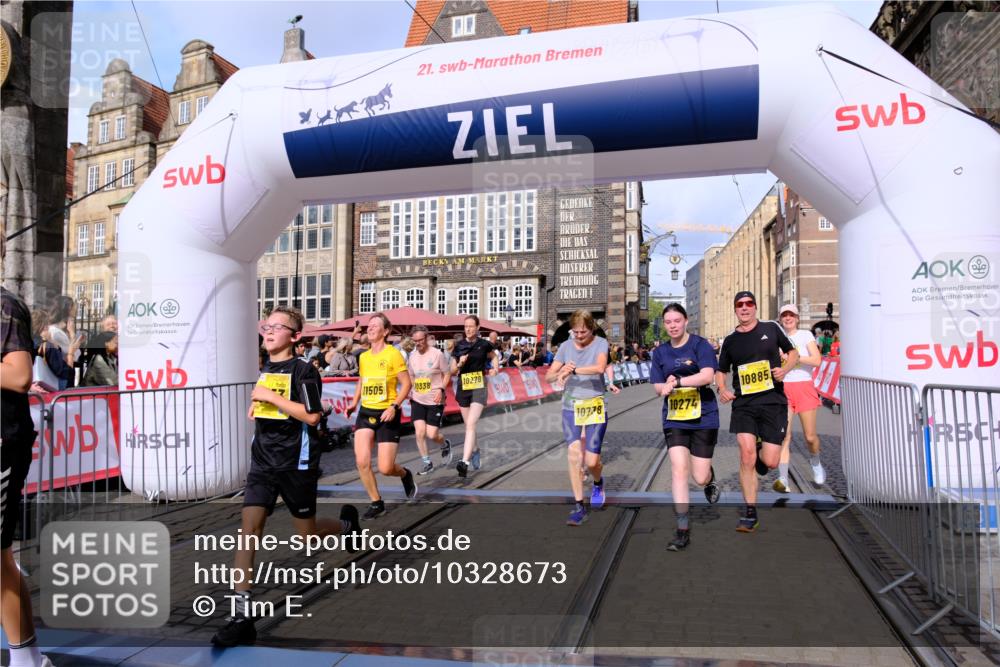 13.09.2026 - 21. swb-Marathon Bremen Tim E. http://msf.ph/oto/10328673 13.09.2026 11:02:38 Ziel 10153, 10154, 10173, 10273, 10274, 10278, 10331, 10338, 10439, 10636, 10738, 10885, 10915, 10943, 11137, 11249, 11505, 11576, 11811, 11853, 11886, 11890, 12042, 12094, 12134, 12135, 12169, 12437 meine-sportfotos.de