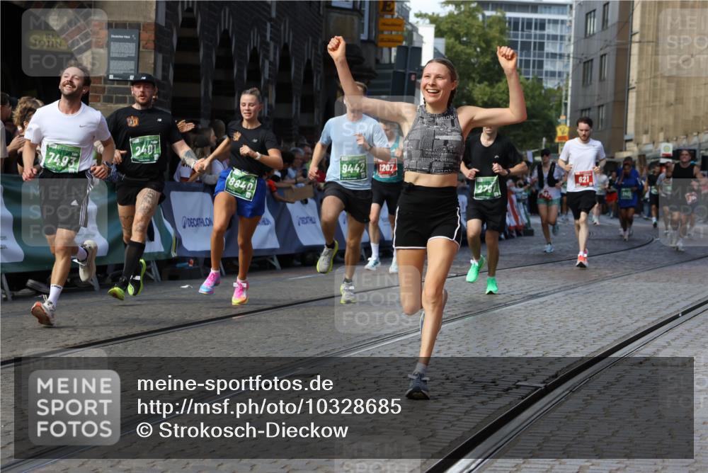 13.09.2026 - 21. swb-Marathon Bremen Strokosch-Dieckow http://msf.ph/oto/10328685 13.09.2026 13:13:32 Ziel 280, 313, 621, 868, 987, 1207, 2130, 2498, 2962, 3566, 3625, 4582, 5345, 5769, 6038, 6349, 6394, 7874, 8197, 8291, 8419, 8464, 9092, 1704, 2401, 2767, 3413, 7493, 7707, 8840, 9442, 9884, 13099 meine-sportfotos.de