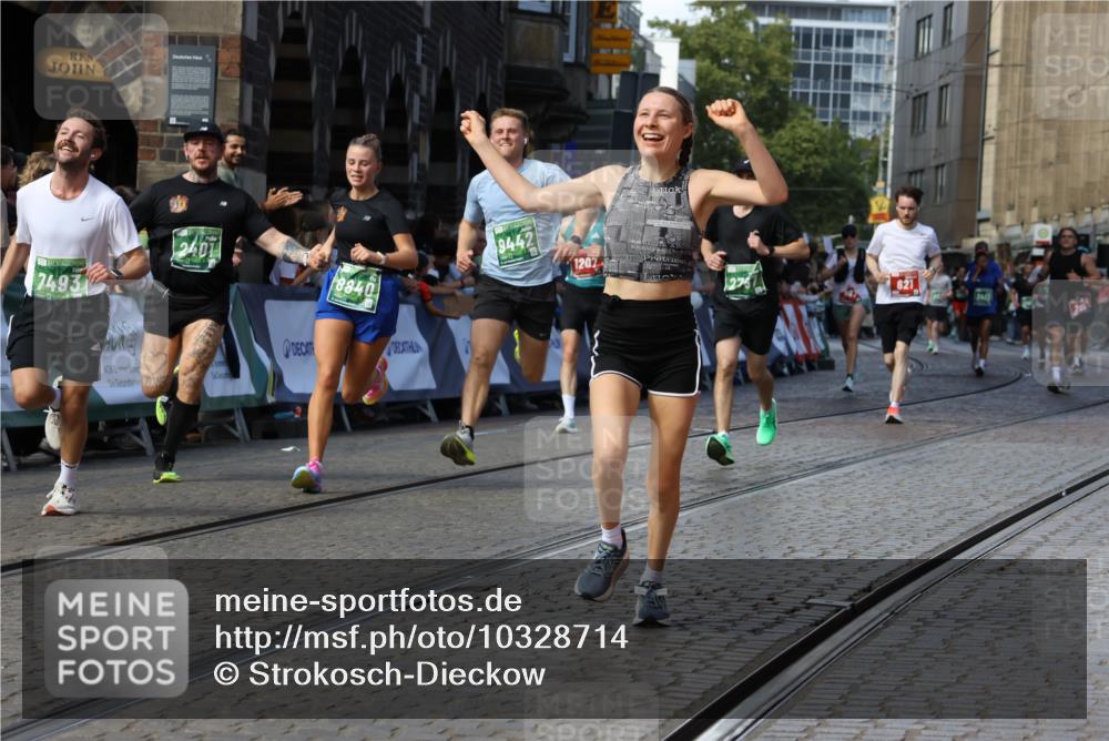 13.09.2026 - 21. swb-Marathon Bremen Strokosch-Dieckow http://msf.ph/oto/10328714 13.09.2026 13:13:32 Ziel 280, 313, 621, 868, 987, 1207, 2130, 2498, 2962, 3566, 3625, 4582, 5345, 5769, 6038, 6349, 6394, 7874, 8197, 8291, 8419, 8464, 9092, 1704, 2401, 2767, 3413, 7493, 7707, 8840, 9442, 9884, 13099 meine-sportfotos.de