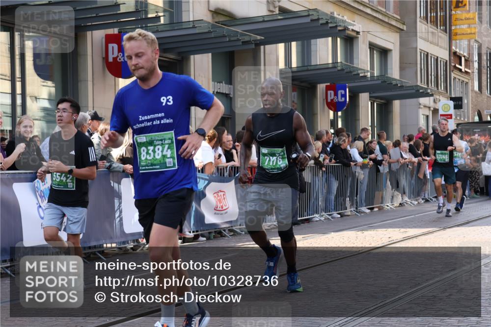 13.09.2026 - 21. swb-Marathon Bremen Strokosch-Dieckow http://msf.ph/oto/10328736 13.09.2026 13:21:19 Ziel 572, 1130, 1254, 2088, 2397, 2570, 2904, 3120, 3202, 3290, 3435, 3655, 3695, 3930, 3934, 4165, 4735, 5542, 6862, 6865, 7176, 8184, 8270, 8384, 8730, 8923, 9048, 9059, 9421, 9514, 9722, 13145, 226, 854, 1191, 2979, 3450, 3534, 3933, 4234, 4362, 4445, 4484, 4519, 4734, 6357, 6970, 8237, 8323, 8408, 8622, 8791, 8971, 9267, 9268, 9514, 9900, 13120 meine-sportfotos.de