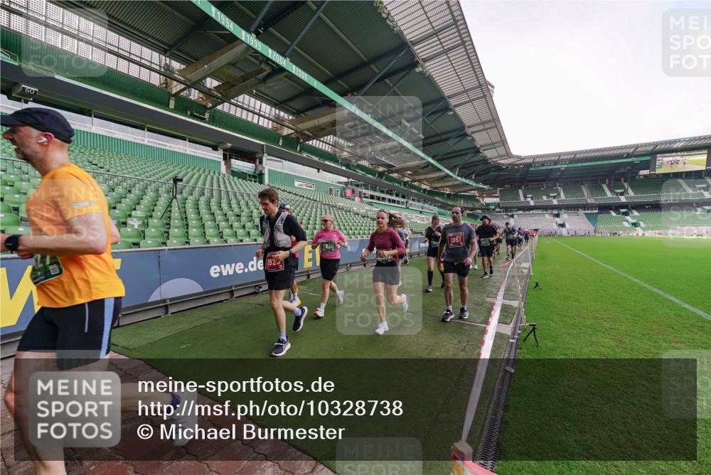 13.09.2026 - 21. swb-Marathon Bremen Michael Burmester http://msf.ph/oto/10328738 13.09.2026 13:34:52 Laufen im Stadion 170, 193, 368, 428, 462, 496, 594, 679, 709, 765, 916, 1026, 1048, 1098, 1280, 1321, 1396, 1444, 1553, 1557, 1560, 1607, 1661, 1703, 1760, 1772, 1784, 1827, 1965, 1974, 1977, 1992, 1996, 2335, 2338, 2399, 2400, 2451, 2479, 2511, 2515, 2543, 2641, 2650, 2718, 2735, 2757, 2787, 2789, 2791, 2894, 2982, 3090, 3179, 3191, 3345, 3406, 3443, 3503, 3547, 3577, 3660, 3708, 3709, 3720, 3875, 3904, 3911, 3914, 3952, 4001, 4014, 4200, 4290, 4500, 4546, 4561, 4880, 4967, 5000, 5151, 5818 meine-sportfotos.de