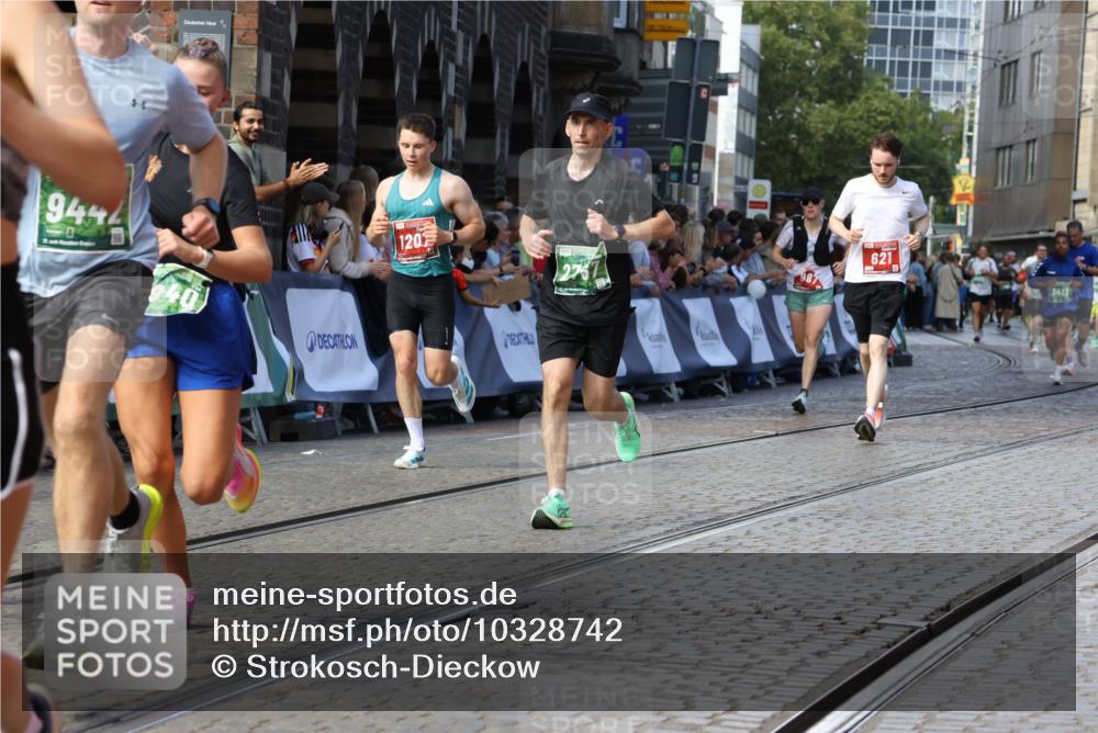 13.09.2026 - 21. swb-Marathon Bremen Strokosch-Dieckow http://msf.ph/oto/10328742 13.09.2026 13:13:34 Ziel 280, 313, 621, 987, 1207, 2130, 2498, 2962, 3566, 3625, 4582, 5345, 5769, 6038, 6394, 7874, 8197, 8291, 8464, 9092, 1704, 1937, 2767, 3413, 6451, 7707, 9884, 13099 meine-sportfotos.de