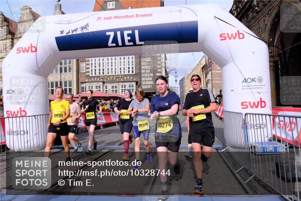 13.09.2026 - 21. swb-Marathon Bremen Tim E. http://msf.ph/oto/10328744 13.09.2026 11:02:39 Ziel 10153, 10154, 10173, 10273, 10274, 10278, 10331, 10338, 10439, 10636, 10738, 10885, 10915, 10943, 11137, 11249, 11505, 11526, 11576, 11853, 11886, 11890, 12042, 12094, 12134, 12135, 12169 meine-sportfotos.de