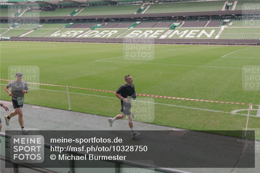 13.09.2026 - 21. swb-Marathon Bremen Michael Burmester http://msf.ph/oto/10328750 13.09.2026 12:59:07 Laufen im Stadion 141, 148, 191, 226, 232, 511, 672, 745, 789, 790, 909, 972, 1080, 1119, 1166, 1191, 1199, 1209, 1281, 1516, 1642, 1647, 1752, 1881, 1931, 1933, 2046, 2088, 2210, 2289, 2343, 2367, 2371, 2397, 2423, 2425, 2481, 2517, 2570, 2577, 2771, 2806, 2807, 2827, 2885, 2899, 2953, 2961, 2979, 3015, 3021, 3098, 3120, 3124, 3138, 3148, 3182, 3186, 3190, 3233, 3273, 3319, 3338, 3435, 3516, 3531, 3534, 3560, 3652, 3655, 3695, 3861, 3930, 3933, 3934, 4120, 205 meine-sportfotos.de