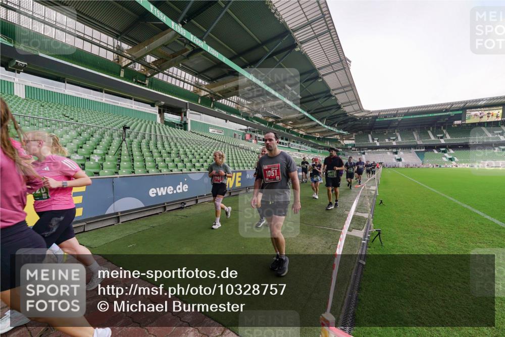 13.09.2026 - 21. swb-Marathon Bremen Michael Burmester http://msf.ph/oto/10328757 13.09.2026 13:34:53 Laufen im Stadion 170, 193, 368, 428, 462, 496, 594, 679, 709, 765, 916, 1026, 1048, 1098, 1280, 1321, 1396, 1444, 1553, 1557, 1560, 1607, 1661, 1703, 1760, 1772, 1784, 1827, 1965, 1974, 1977, 1992, 1996, 2335, 2338, 2399, 2400, 2451, 2479, 2511, 2515, 2543, 2641, 2650, 2718, 2735, 2757, 2787, 2789, 2791, 2894, 2982, 3090, 3179, 3191, 3345, 3406, 3443, 3503, 3547, 3577, 3660, 3708, 3709, 3720, 3875, 3904, 3911, 3914, 3952, 4001, 4014, 4200, 4290, 4500, 4546, 4561, 4880, 4967, 5000, 5151, 5818 meine-sportfotos.de