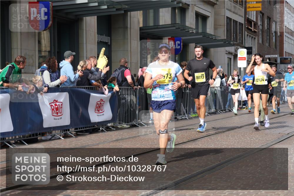 13.09.2026 - 21. swb-Marathon Bremen Strokosch-Dieckow http://msf.ph/oto/10328767 13.09.2026 11:02:01 Ziel 10153, 10154, 10173, 10273, 10274, 10278, 10331, 10338, 10439, 10473, 10636, 10738, 10885, 10915, 10943, 11137, 11249, 11505, 11526, 11576, 11811, 11853, 11886, 11890, 12042, 12094, 12134, 12135, 12169, 12437, 10257, 10332, 10409, 10444, 10500, 10617, 10803, 10817, 10924, 11075, 11115, 11150, 11268, 11369, 11412, 11413, 11436, 11479, 11486, 11668, 11747, 11859, 11985, 11986, 12016, 12095, 12145, 12360, 12379, 12412, 12466, 12506 meine-sportfotos.de
