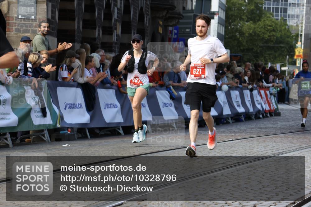 13.09.2026 - 21. swb-Marathon Bremen Strokosch-Dieckow http://msf.ph/oto/10328796 13.09.2026 13:13:35 Ziel 280, 313, 621, 987, 1207, 2130, 2498, 2962, 3566, 3625, 4582, 5345, 5769, 6038, 6394, 7874, 8197, 8291, 8464, 9092, 683, 1704, 1707, 1937, 3413, 6451, 7707, 9884, 13099 meine-sportfotos.de