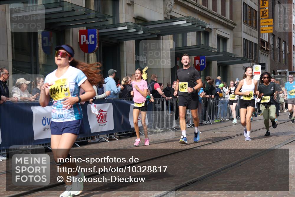 13.09.2026 - 21. swb-Marathon Bremen Strokosch-Dieckow http://msf.ph/oto/10328817 13.09.2026 11:02:02 Ziel 10153, 10154, 10173, 10273, 10274, 10278, 10331, 10338, 10439, 10473, 10636, 10738, 10885, 10915, 10943, 11137, 11249, 11505, 11508, 11526, 11576, 11811, 11853, 11886, 11890, 12042, 12094, 12134, 12135, 12169, 12437, 10257, 10409, 10444, 10500, 10617, 10803, 10817, 10924, 11115, 11150, 11268, 11369, 11412, 11413, 11436, 11479, 11486, 11668, 11747, 11859, 11985, 11986, 12016, 12095, 12145, 12360, 12379, 12412, 12466, 12506 meine-sportfotos.de