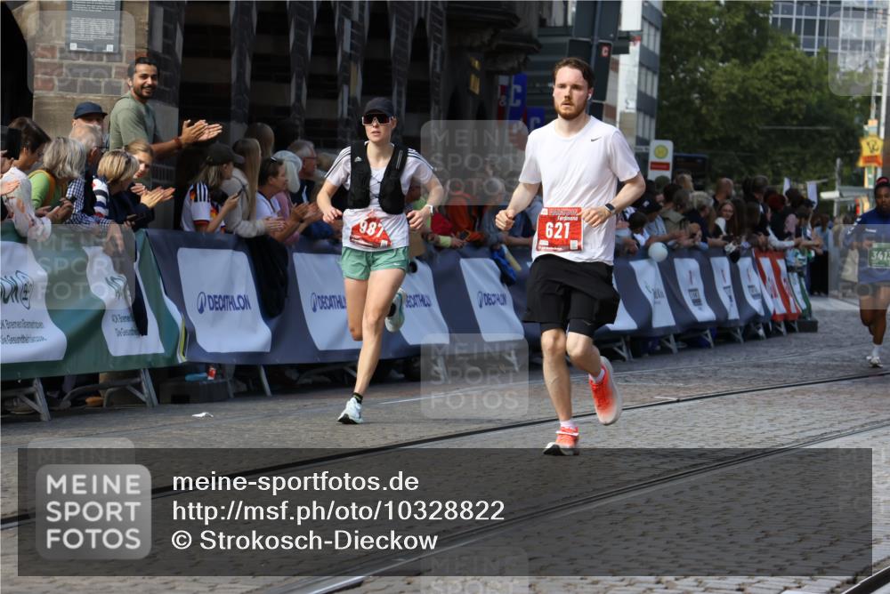 13.09.2026 - 21. swb-Marathon Bremen Strokosch-Dieckow http://msf.ph/oto/10328822 13.09.2026 13:13:36 Ziel 280, 313, 621, 987, 1207, 2130, 2360, 2498, 2962, 3566, 3625, 4582, 5345, 5769, 6038, 6394, 7874, 8197, 8291, 8464, 9092, 524, 683, 1704, 1707, 1937, 2422, 3413, 5443, 6451, 7210, 7707, 9884, 13099 meine-sportfotos.de