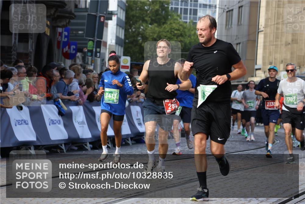 13.09.2026 - 21. swb-Marathon Bremen Strokosch-Dieckow http://msf.ph/oto/10328835 13.09.2026 13:13:38 Ziel 280, 621, 987, 1207, 2130, 2360, 2962, 3566, 3625, 4582, 5345, 5769, 6038, 6394, 6407, 7874, 8197, 8464, 8568, 8963, 9092, 524, 683, 1704, 1707, 1937, 2422, 3236, 3413, 5443, 6451, 7210, 7283, 7707, 9884, 13099 meine-sportfotos.de