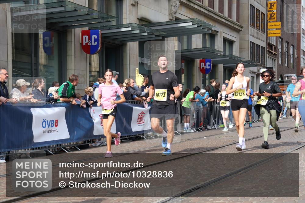 13.09.2026 - 21. swb-Marathon Bremen Strokosch-Dieckow http://msf.ph/oto/10328836 13.09.2026 11:02:03 Ziel 10153, 10154, 10173, 10273, 10274, 10278, 10331, 10338, 10439, 10473, 10636, 10738, 10885, 10915, 10943, 11137, 11249, 11505, 11508, 11526, 11554, 11576, 11811, 11853, 11886, 11890, 12042, 12094, 12134, 12135, 12169, 12252, 12437, 12489, 10257, 10409, 10444, 10473, 10500, 10617, 10803, 10817, 10924, 11115, 11268, 11369, 11412, 11413, 11436, 11479, 11486, 11668, 11747, 11859, 12016, 12095, 12145, 12360, 12379, 12412, 12466, 12506 meine-sportfotos.de