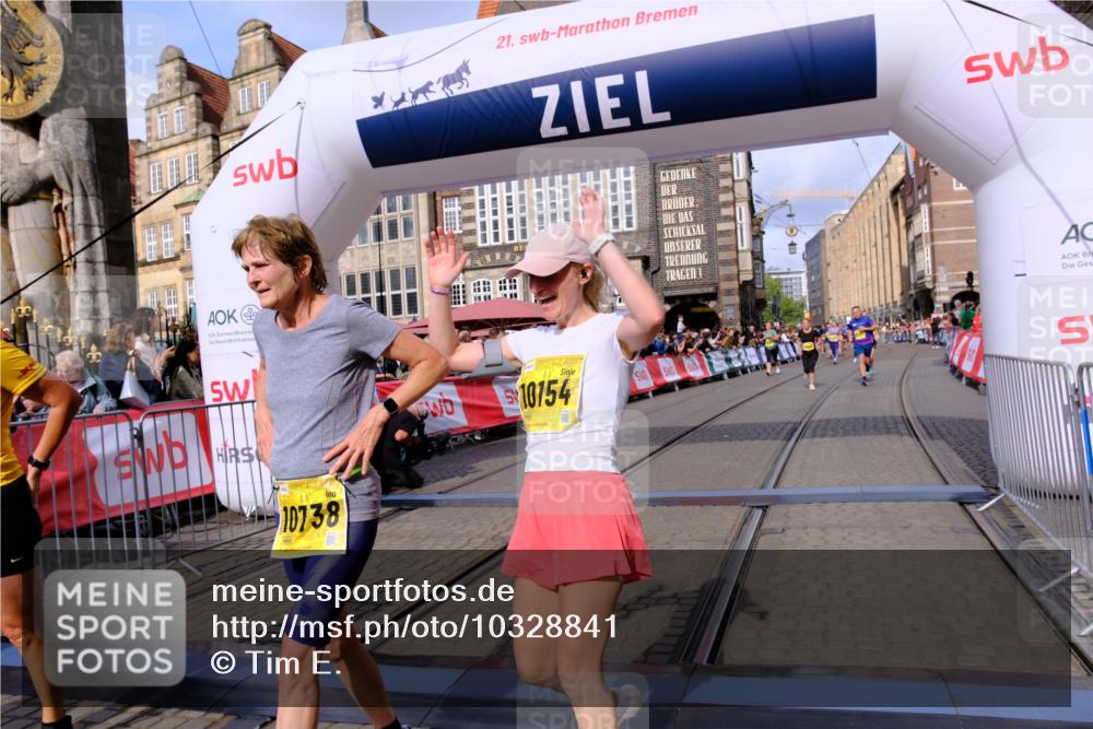 13.09.2026 - 21. swb-Marathon Bremen Tim E. http://msf.ph/oto/10328841 13.09.2026 11:02:41 Ziel 10153, 10154, 10173, 10273, 10274, 10278, 10331, 10338, 10439, 10738, 10885, 10915, 10943, 11137, 11249, 11505, 11508, 11526, 11554, 11576, 11853, 11886, 11890, 12042, 12134, 12169, 12252, 12489 meine-sportfotos.de