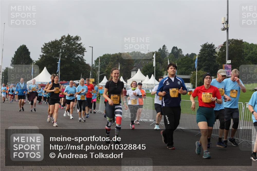 13.09.2026 - Kiel Lauf Andreas Tolksdorf http://msf.ph/oto/10328845 13.09.2026 09:30:03 Kiellinie 8890, 761, 956, 8502, 7661, 11233 meine-sportfotos.de