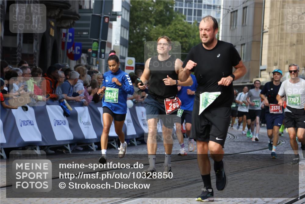 13.09.2026 - 21. swb-Marathon Bremen Strokosch-Dieckow http://msf.ph/oto/10328850 13.09.2026 13:13:38 Ziel 280, 621, 987, 1207, 2130, 2360, 2962, 3566, 3625, 4582, 5345, 5769, 6038, 6394, 6407, 7874, 8197, 8464, 8568, 8963, 9092, 524, 683, 1704, 1707, 1937, 2422, 3236, 3413, 5443, 6451, 7210, 7283, 7707, 9884, 13099 meine-sportfotos.de