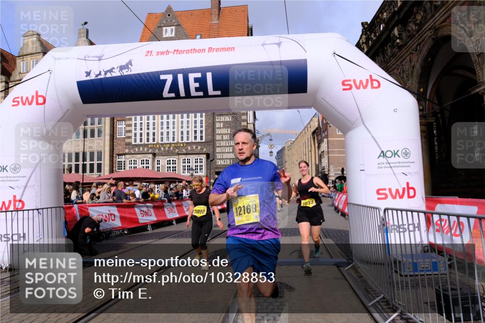 13.09.2026 - 21. swb-Marathon Bremen Tim E. http://msf.ph/oto/10328853 13.09.2026 11:02:46 Ziel 10153, 10154, 10273, 10274, 10278, 10338, 10738, 10885, 10915, 10943, 11137, 11261, 11505, 11508, 11526, 11554, 11662, 11853, 11886, 11890, 11945, 12169, 12252, 12429, 12489 meine-sportfotos.de