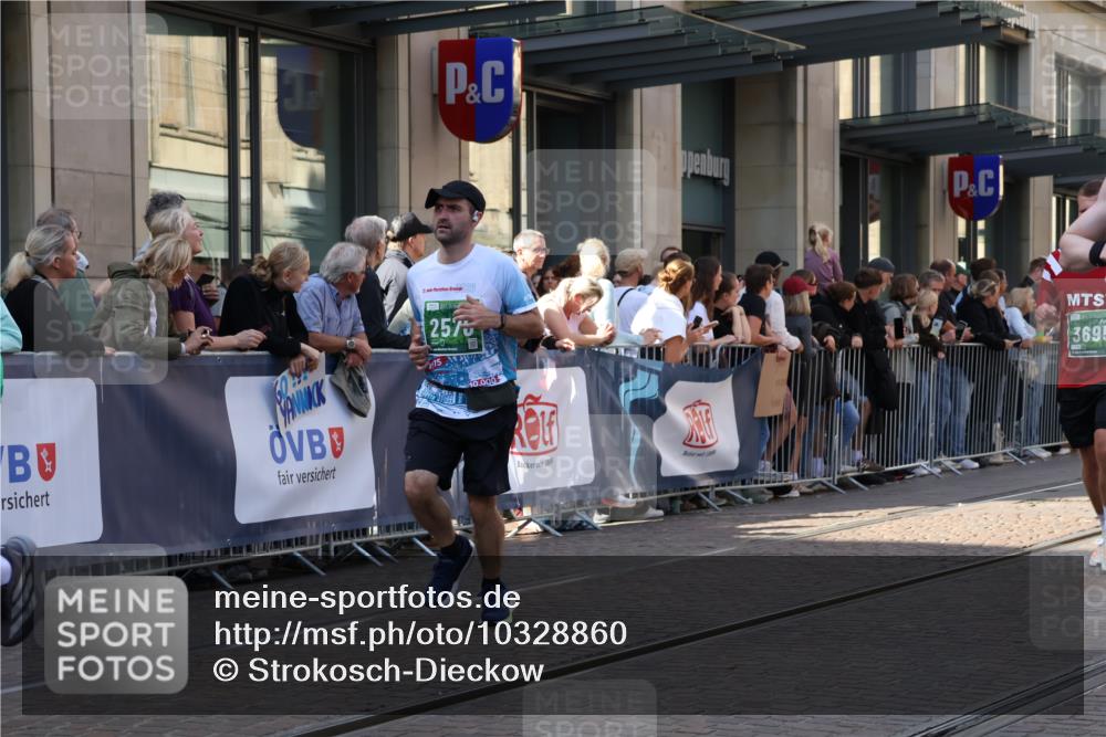 13.09.2026 - 21. swb-Marathon Bremen Strokosch-Dieckow http://msf.ph/oto/10328860 13.09.2026 13:21:23 Ziel 572, 1130, 1254, 2088, 2397, 2570, 2904, 3120, 3290, 3338, 3435, 3655, 3695, 3930, 3934, 4165, 4735, 5542, 6865, 6976, 7098, 7176, 8184, 8270, 8384, 8730, 8923, 8947, 9048, 9059, 9421, 10120, 13145, 226, 1191, 2979, 3120, 3202, 3450, 3534, 4165, 4234, 4362, 4445, 4484, 4519, 4734, 6357, 6862, 6970, 8237, 8323, 8408, 8791, 8923, 9267, 9268, 9514, 9722, 9900 meine-sportfotos.de