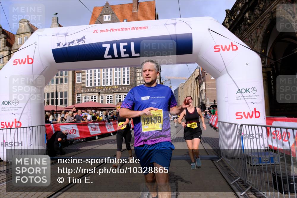 13.09.2026 - 21. swb-Marathon Bremen Tim E. http://msf.ph/oto/10328865 13.09.2026 11:02:46 Ziel 10153, 10154, 10273, 10274, 10278, 10338, 10738, 10885, 10915, 10943, 11137, 11261, 11505, 11508, 11526, 11554, 11662, 11853, 11886, 11890, 11945, 12169, 12252, 12429, 12489 meine-sportfotos.de