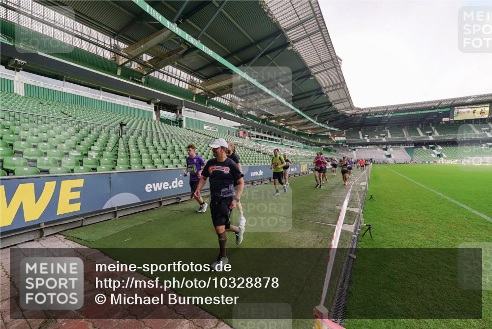 13.09.2026 - 21. swb-Marathon Bremen Michael Burmester http://msf.ph/oto/10328878 13.09.2026 13:35:05 Laufen im Stadion 170, 193, 368, 428, 462, 496, 657, 679, 709, 916, 1026, 1048, 1098, 1280, 1321, 1396, 1432, 1444, 1553, 1557, 1560, 1607, 1661, 1703, 1726, 1772, 1784, 1827, 1965, 1974, 1977, 1992, 1996, 2335, 2338, 2451, 2479, 2511, 2515, 2543, 2578, 2641, 2650, 2735, 2757, 2787, 2789, 2791, 2894, 3090, 3179, 3191, 3345, 3406, 3443, 3472, 3503, 3547, 3555, 3577, 3660, 3708, 3709, 3720, 3801, 3875, 3904, 3911, 3914, 4001, 4014, 4200, 4290, 4500, 4546, 4561, 4880, 4967, 5000, 5151, 5818 meine-sportfotos.de