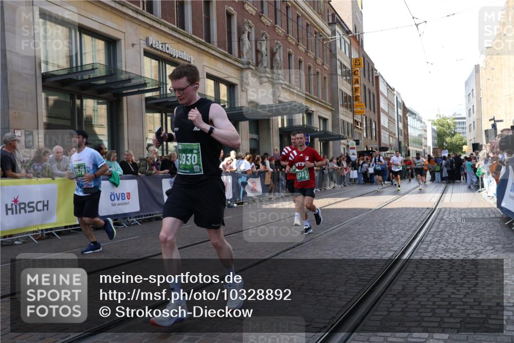 13.09.2026 - 21. swb-Marathon Bremen Strokosch-Dieckow http://msf.ph/oto/10328892 13.09.2026 13:21:24 Ziel 572, 1130, 1254, 2088, 2397, 2570, 2904, 3290, 3338, 3435, 3655, 3695, 3774, 3930, 3934, 4581, 4735, 5542, 6865, 6976, 7098, 7176, 8184, 8270, 8384, 8730, 8947, 9048, 9059, 9421, 10120, 13145, 226, 1191, 2904, 2979, 3120, 3202, 3450, 3534, 4165, 4234, 4362, 4445, 4484, 4519, 4734, 6357, 6862, 6970, 8323, 8408, 8791, 8923, 9267, 9268, 9514, 9722, 9900 meine-sportfotos.de