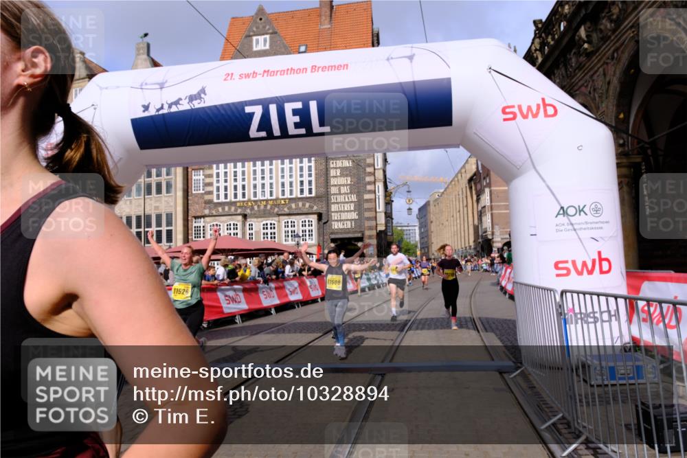 13.09.2026 - 21. swb-Marathon Bremen Tim E. http://msf.ph/oto/10328894 13.09.2026 11:02:48 Ziel 10153, 10154, 10273, 10274, 10278, 10338, 10738, 10885, 11137, 11261, 11505, 11508, 11526, 11554, 11662, 11853, 11890, 11945, 12154, 12169, 12252, 12429, 12489 meine-sportfotos.de