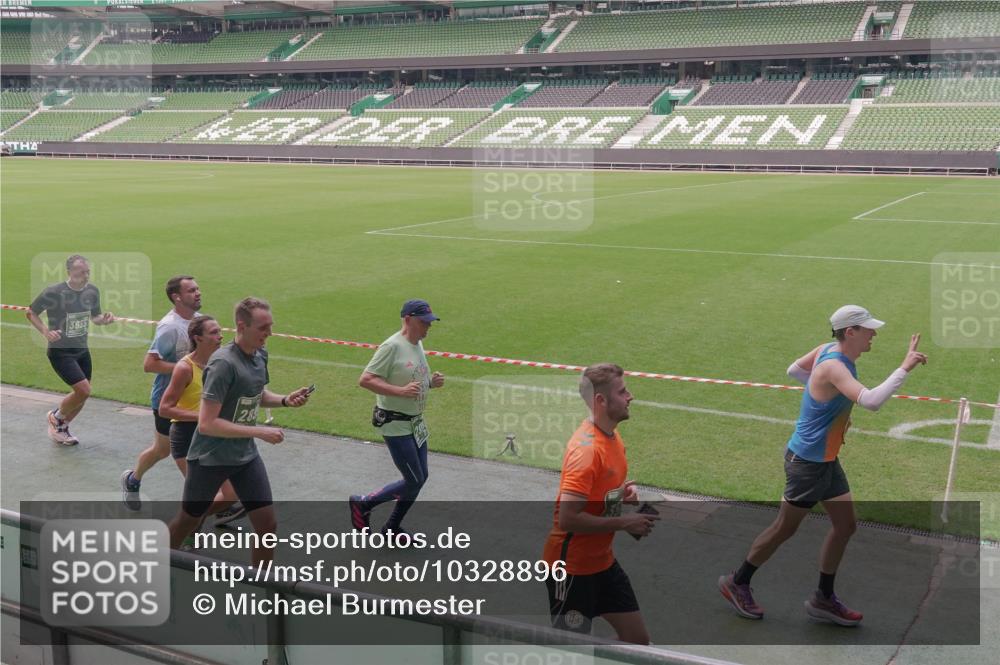 13.09.2026 - 21. swb-Marathon Bremen Michael Burmester http://msf.ph/oto/10328896 13.09.2026 12:59:18 Laufen im Stadion 141, 148, 191, 226, 232, 260, 342, 511, 672, 745, 789, 790, 972, 1080, 1119, 1166, 1191, 1199, 1209, 1281, 1493, 1494, 1516, 1642, 1647, 1931, 1933, 2088, 2210, 2289, 2343, 2367, 2397, 2425, 2481, 2517, 2570, 2577, 2686, 2771, 2806, 2807, 2827, 2885, 2899, 2914, 2953, 2961, 2979, 3015, 3021, 3098, 3120, 3124, 3138, 3148, 3186, 3190, 3233, 3273, 3338, 3435, 3516, 3531, 3534, 3560, 3652, 3655, 3695, 3861, 3930, 3933, 3934, 4120, 205 meine-sportfotos.de