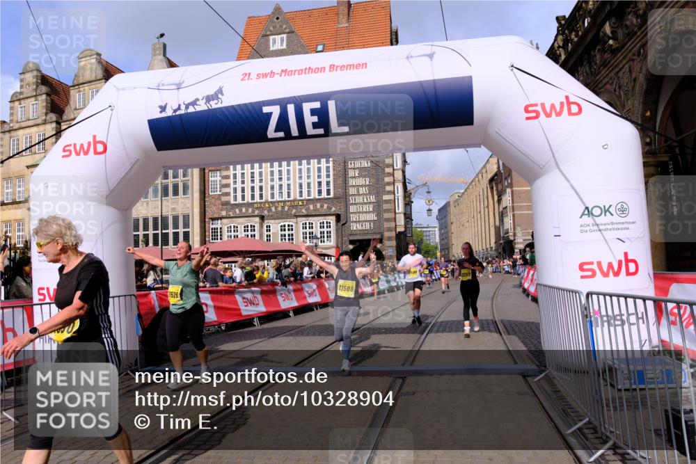13.09.2026 - 21. swb-Marathon Bremen Tim E. http://msf.ph/oto/10328904 13.09.2026 11:02:48 Ziel 10153, 10154, 10273, 10274, 10278, 10338, 10738, 10885, 11137, 11261, 11505, 11508, 11526, 11554, 11662, 11853, 11890, 11945, 12154, 12169, 12252, 12429, 12489 meine-sportfotos.de