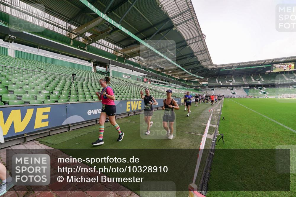 13.09.2026 - 21. swb-Marathon Bremen Michael Burmester http://msf.ph/oto/10328910 13.09.2026 13:35:09 Laufen im Stadion 170, 193, 368, 428, 462, 496, 657, 679, 709, 916, 1026, 1048, 1098, 1280, 1321, 1396, 1432, 1444, 1553, 1557, 1560, 1607, 1661, 1703, 1726, 1772, 1784, 1827, 1965, 1974, 1977, 1992, 1996, 2335, 2338, 2451, 2479, 2511, 2543, 2578, 2641, 2650, 2735, 2757, 2787, 2789, 2791, 2894, 3090, 3179, 3191, 3345, 3406, 3472, 3547, 3555, 3577, 3588, 3660, 3708, 3709, 3720, 3801, 3875, 3904, 3914, 4001, 4014, 4200, 4290, 4500, 4546, 4561, 4880, 4967, 5000, 5151, 5818 meine-sportfotos.de