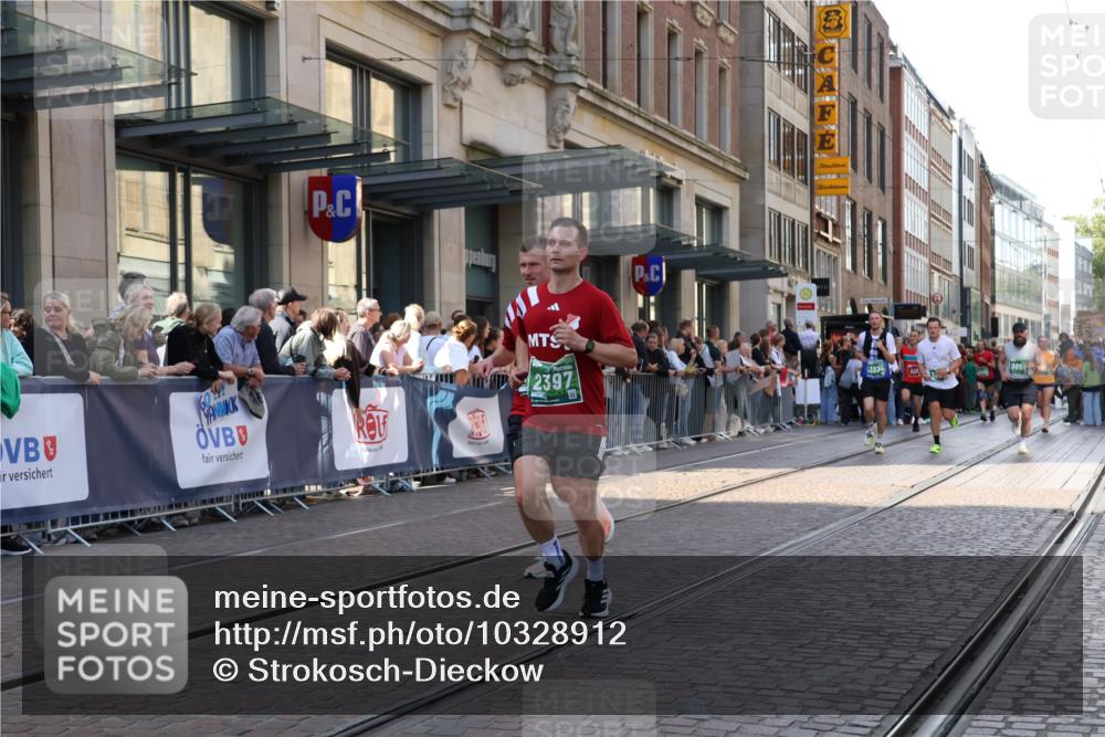 13.09.2026 - 21. swb-Marathon Bremen Strokosch-Dieckow http://msf.ph/oto/10328912 13.09.2026 13:21:24 Ziel 572, 1130, 1254, 2088, 2397, 2570, 2904, 3290, 3338, 3435, 3655, 3695, 3774, 3930, 3934, 4581, 4735, 5542, 6865, 6976, 7098, 7176, 8184, 8270, 8384, 8730, 8947, 9048, 9059, 9421, 10120, 13145, 226, 1191, 2904, 2979, 3120, 3202, 3450, 3534, 4165, 4234, 4362, 4445, 4484, 4519, 4734, 6357, 6862, 6970, 8323, 8408, 8791, 8923, 9267, 9268, 9514, 9722, 9900 meine-sportfotos.de