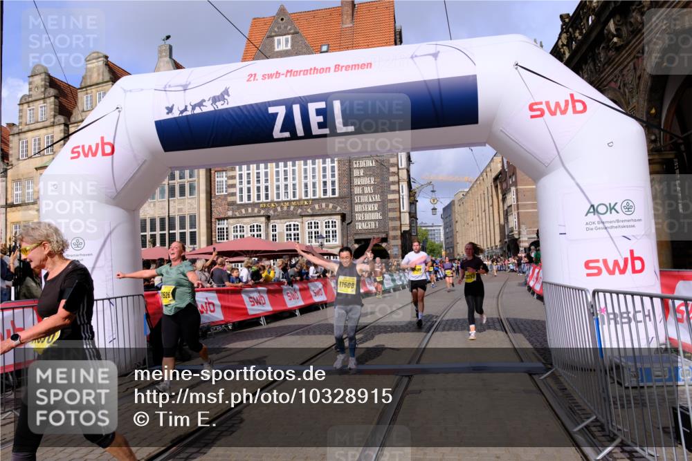 13.09.2026 - 21. swb-Marathon Bremen Tim E. http://msf.ph/oto/10328915 13.09.2026 11:02:48 Ziel 10153, 10154, 10273, 10274, 10278, 10338, 10738, 10885, 11137, 11261, 11505, 11508, 11526, 11554, 11662, 11853, 11890, 11945, 12154, 12169, 12252, 12429, 12489 meine-sportfotos.de