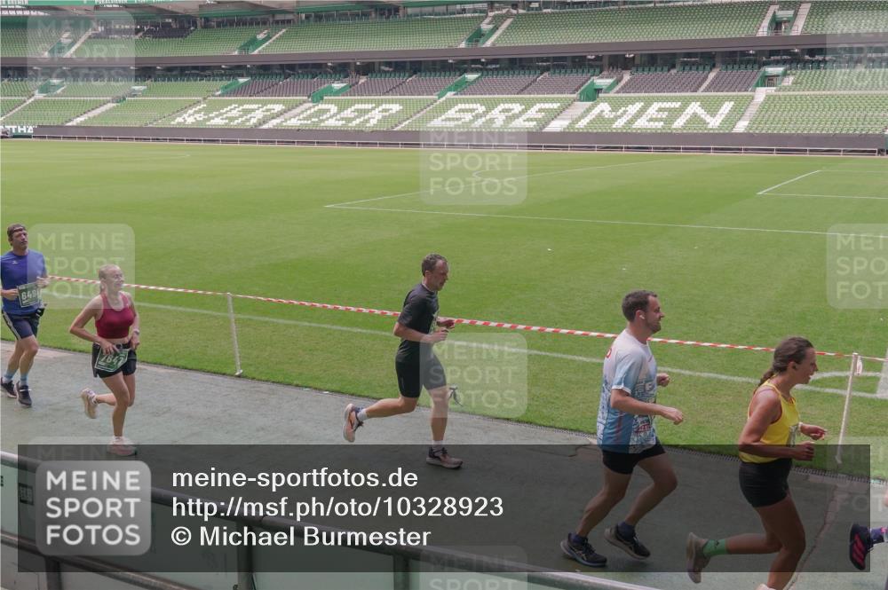 13.09.2026 - 21. swb-Marathon Bremen Michael Burmester http://msf.ph/oto/10328923 13.09.2026 12:59:19 Laufen im Stadion 141, 148, 191, 226, 232, 260, 342, 511, 672, 745, 789, 790, 972, 1080, 1119, 1166, 1191, 1199, 1209, 1281, 1493, 1494, 1516, 1642, 1647, 1931, 1933, 2088, 2210, 2289, 2343, 2367, 2397, 2425, 2481, 2517, 2570, 2577, 2686, 2771, 2806, 2807, 2827, 2885, 2899, 2914, 2953, 2961, 2979, 3015, 3021, 3098, 3120, 3124, 3138, 3148, 3186, 3190, 3233, 3273, 3338, 3435, 3516, 3531, 3534, 3560, 3652, 3655, 3695, 3861, 3930, 3933, 3934, 4120, 205 meine-sportfotos.de